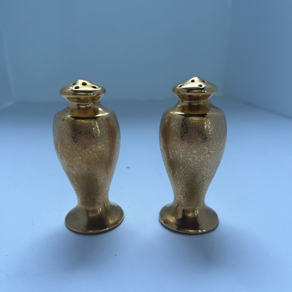 Kitchen 193s Pickard Usa Gold Encrusted Salt And Pepper Shaker Set